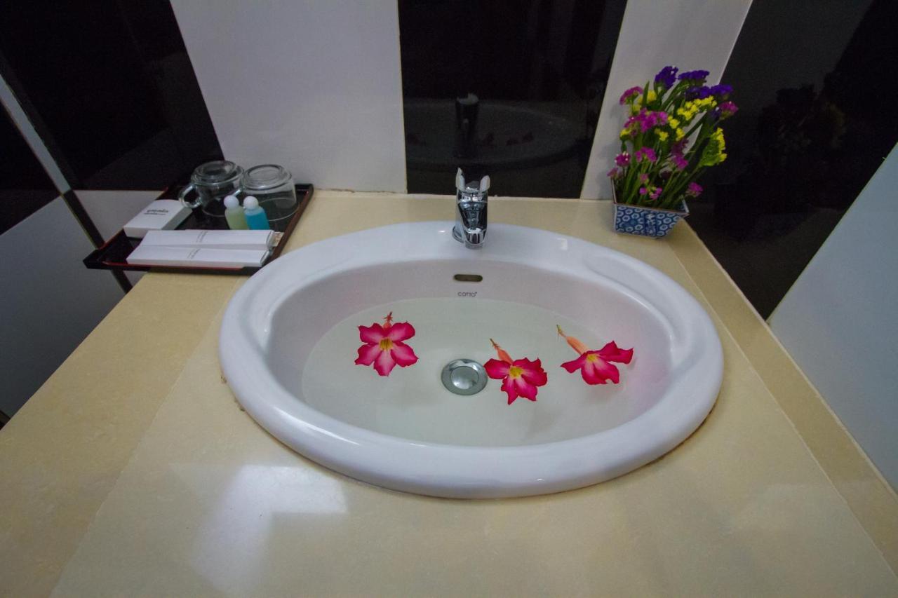 Botoum Hotel Sisophon Стая снимка